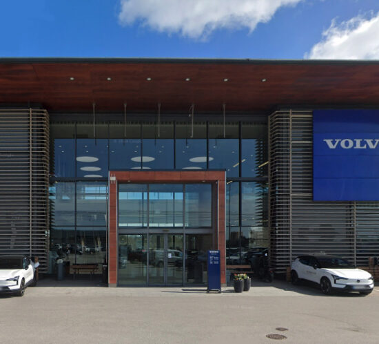 Volvo dealership, Kistan