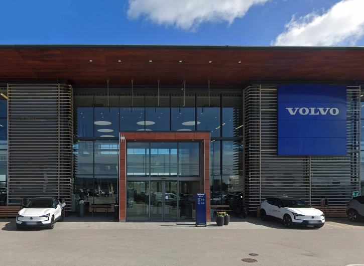 Volvo dealership, Kistan